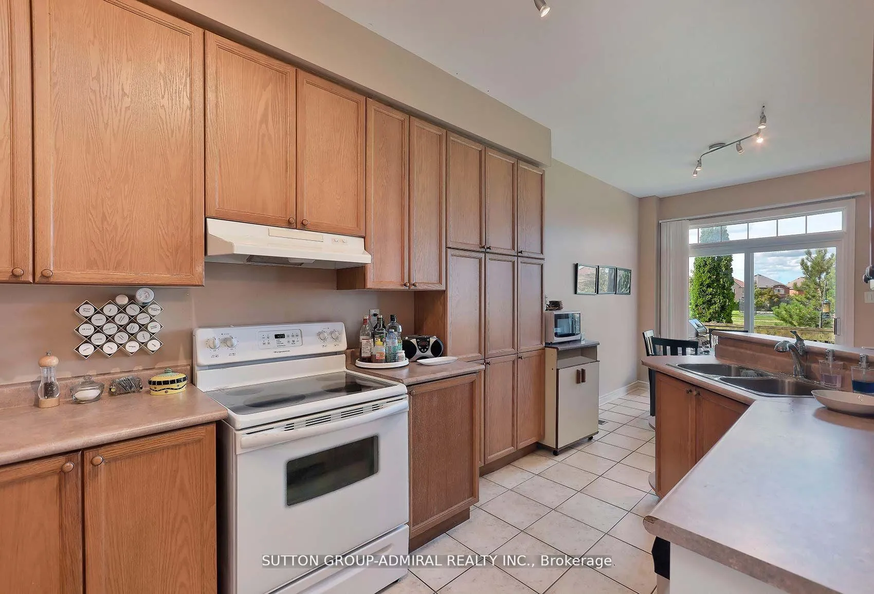 Photo 13 of 18 Mosswood Road, Vaughan, Patterson — HOMEH