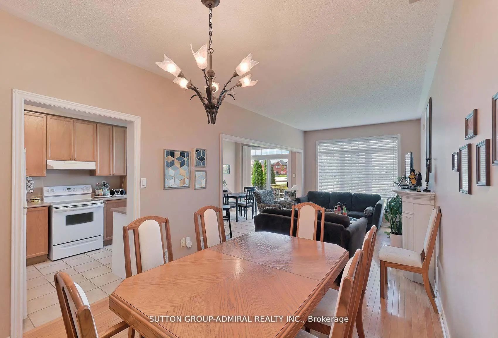Photo 15 of 18 Mosswood Road, Vaughan, Patterson — HOMEH