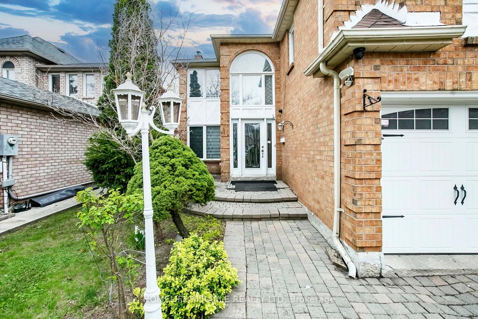 Photo 2 of 5 Butlermere Drive, Brampton, Fletcher's West — HOMEH