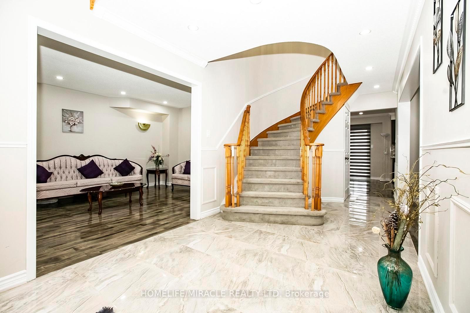 Photo 4 of 5 Butlermere Drive, Brampton, Fletcher's West — HOMEH
