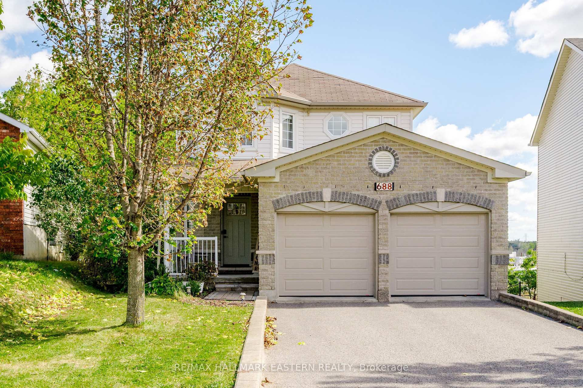 Photo 2 of 688 Trailview Drive, Peterborough, Ashburnham Ward 4 — HOMEH