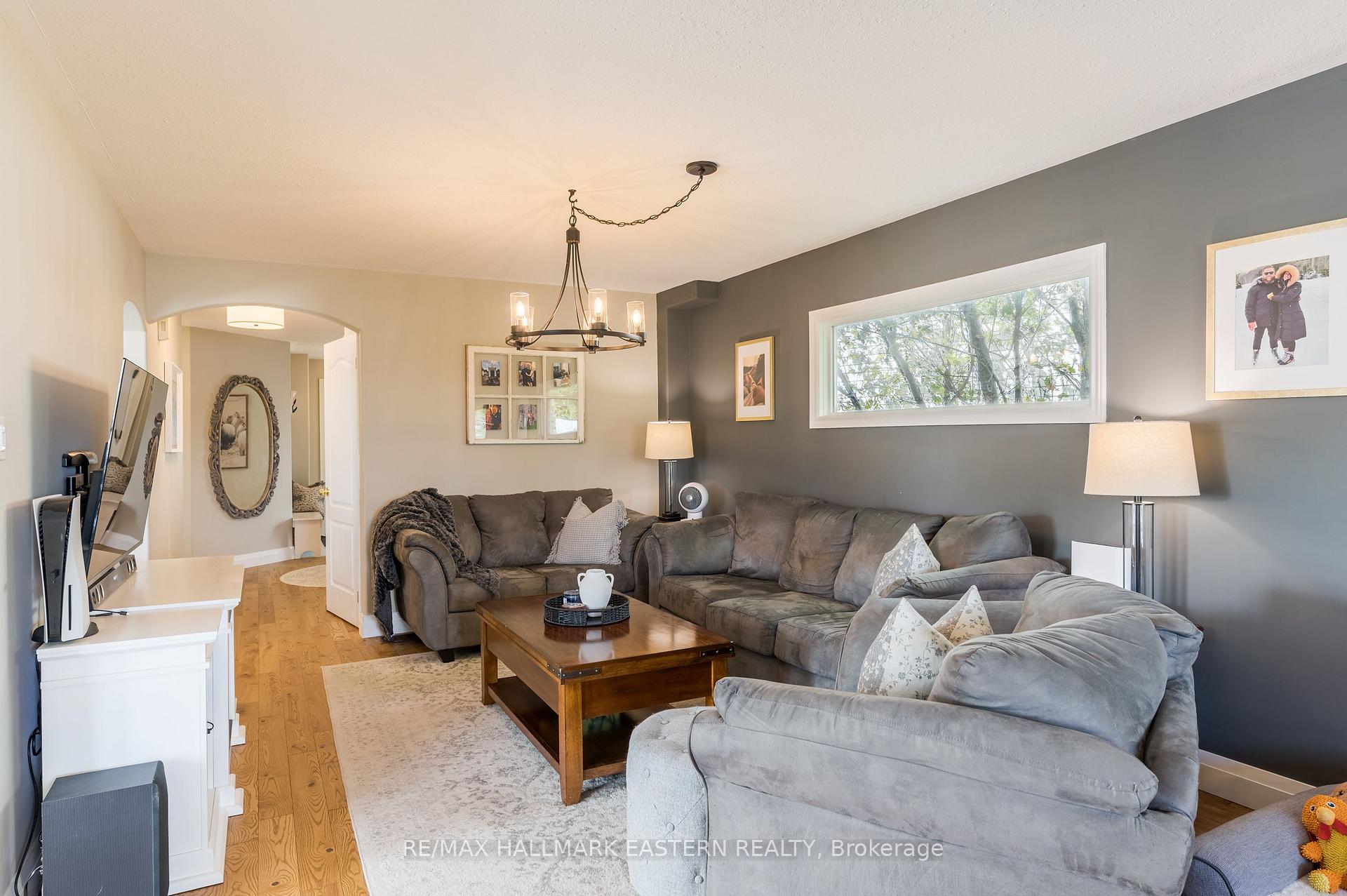 Photo 10 of 688 Trailview Drive, Peterborough, Ashburnham Ward 4 — HOMEH