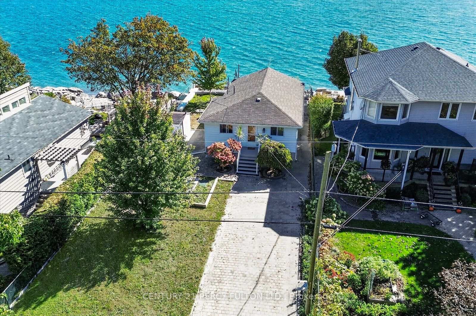 Photo 2 of 135 Cedar Crest Beach Road, Clarington, Bowmanville — HOMEH