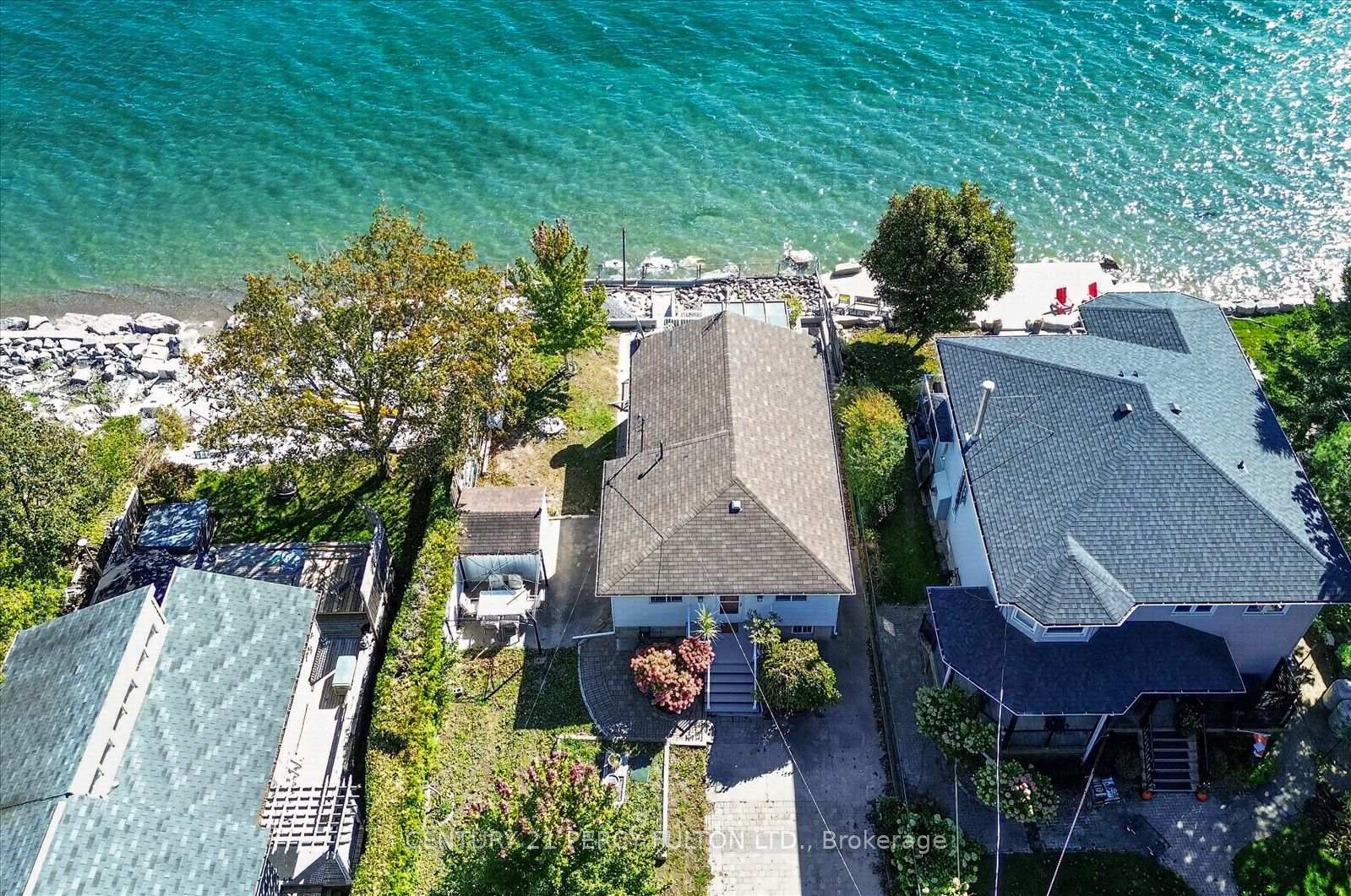 Photo 3 of 135 Cedar Crest Beach Road, Clarington, Bowmanville — HOMEH