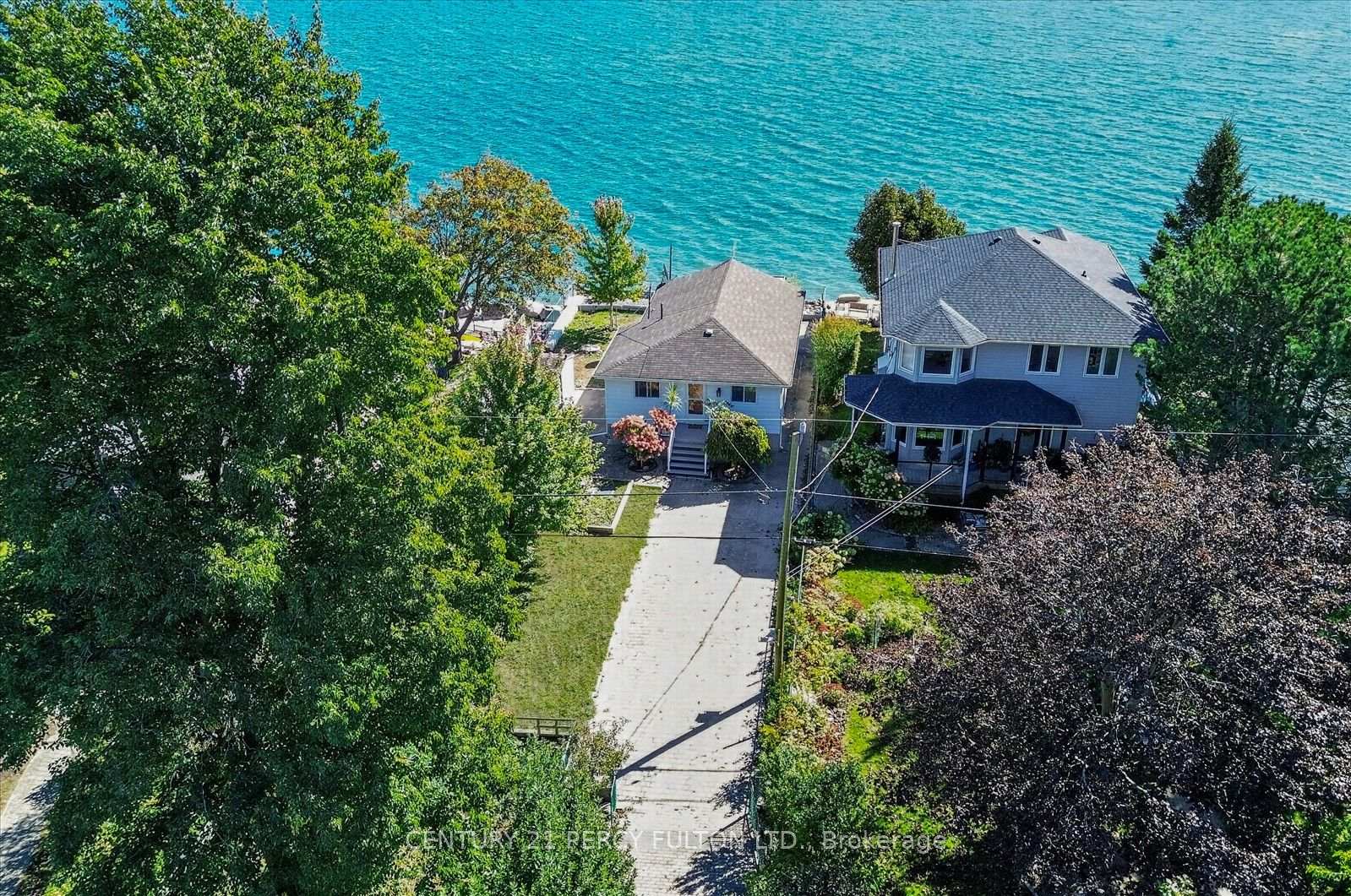 Photo 4 of 135 Cedar Crest Beach Road, Clarington, Bowmanville — HOMEH