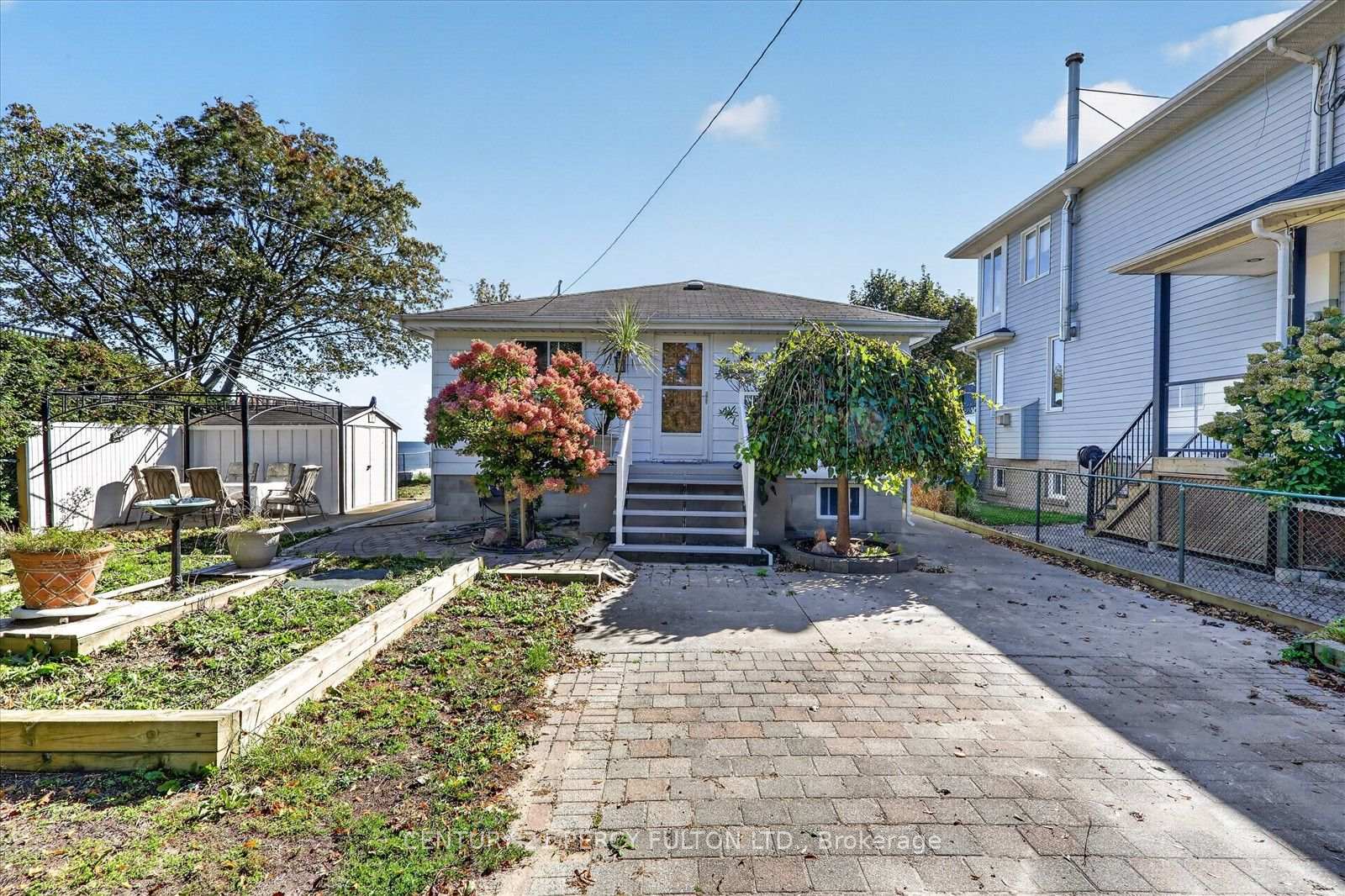 Photo 8 of 135 Cedar Crest Beach Road, Clarington, Bowmanville — HOMEH