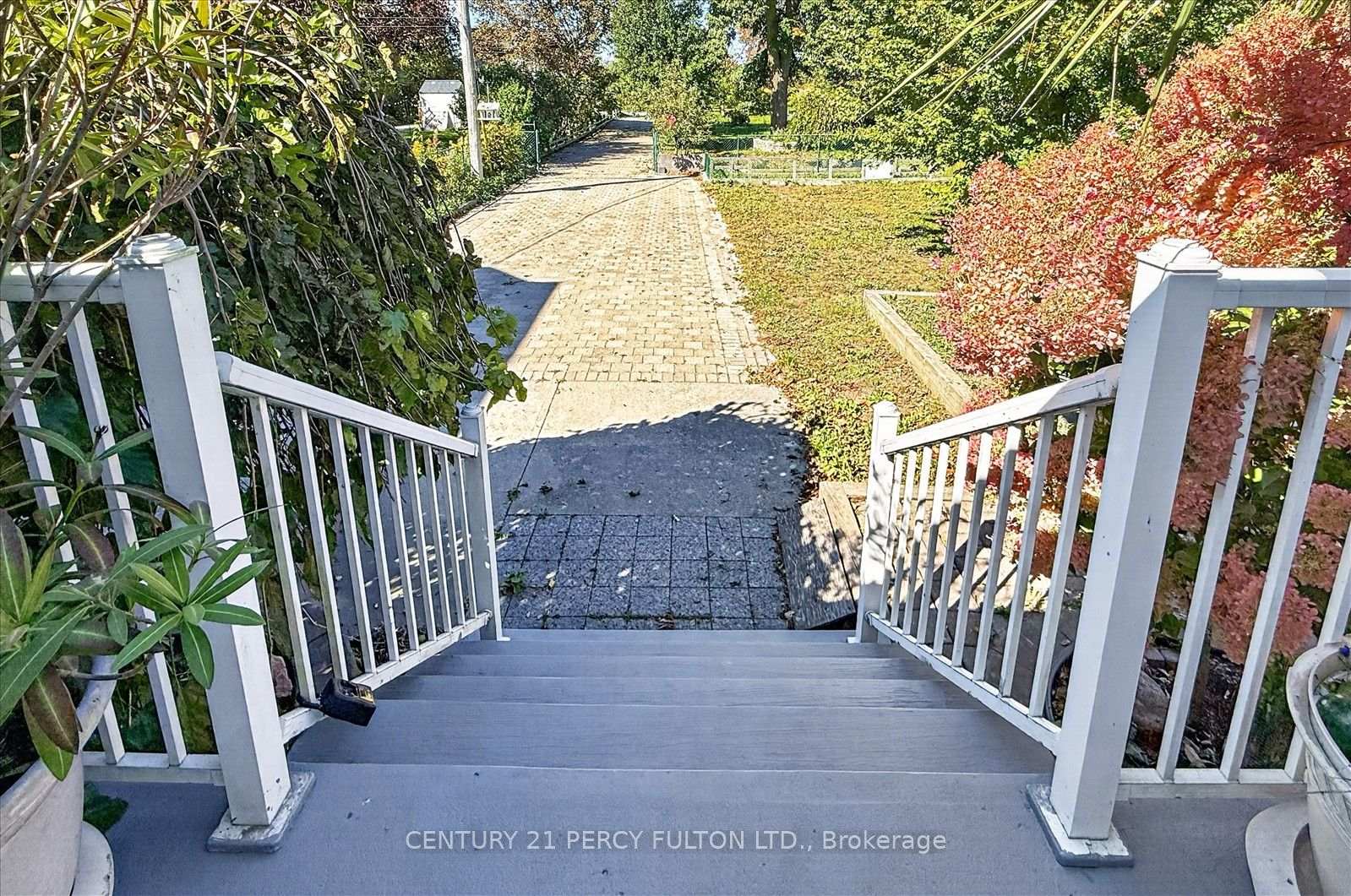 Photo 10 of 135 Cedar Crest Beach Road, Clarington, Bowmanville — HOMEH