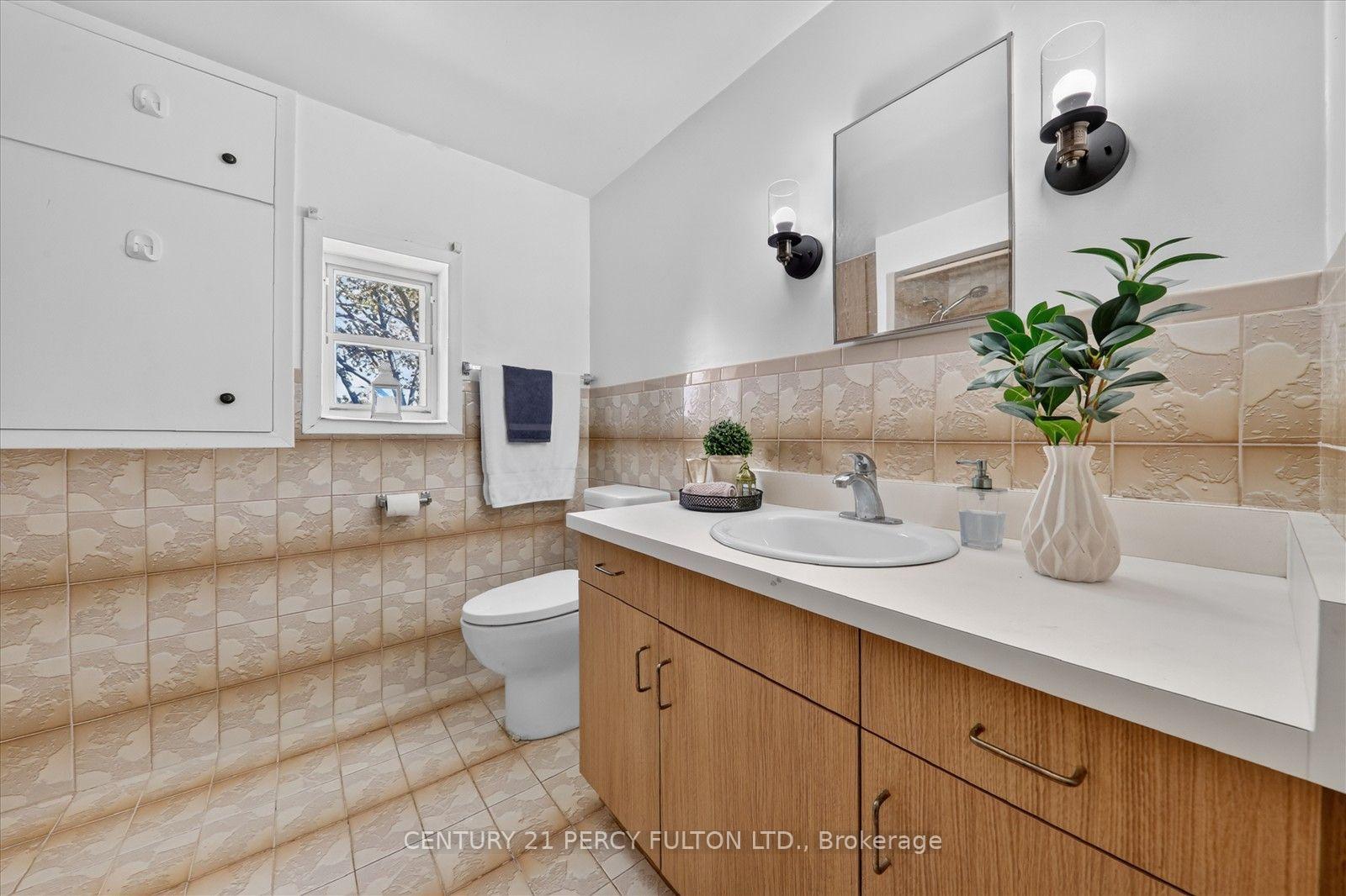 Photo 18 of 135 Cedar Crest Beach Road, Clarington, Bowmanville — HOMEH