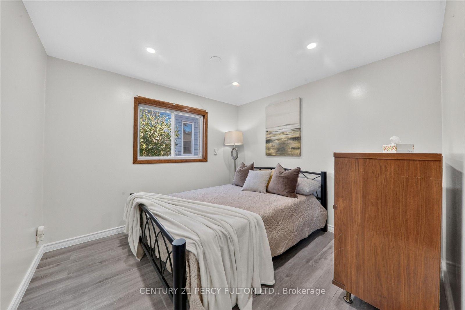 Photo 20 of 135 Cedar Crest Beach Road, Clarington, Bowmanville — HOMEH
