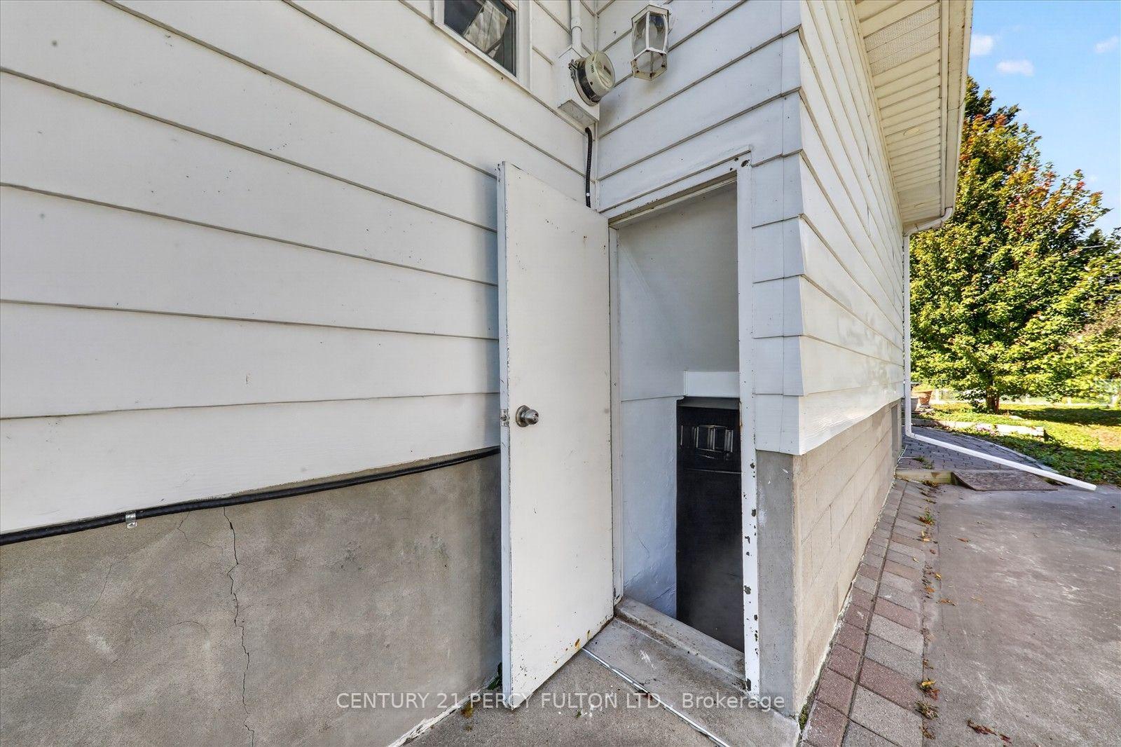 Photo 36 of 135 Cedar Crest Beach Road, Clarington, Bowmanville — HOMEH