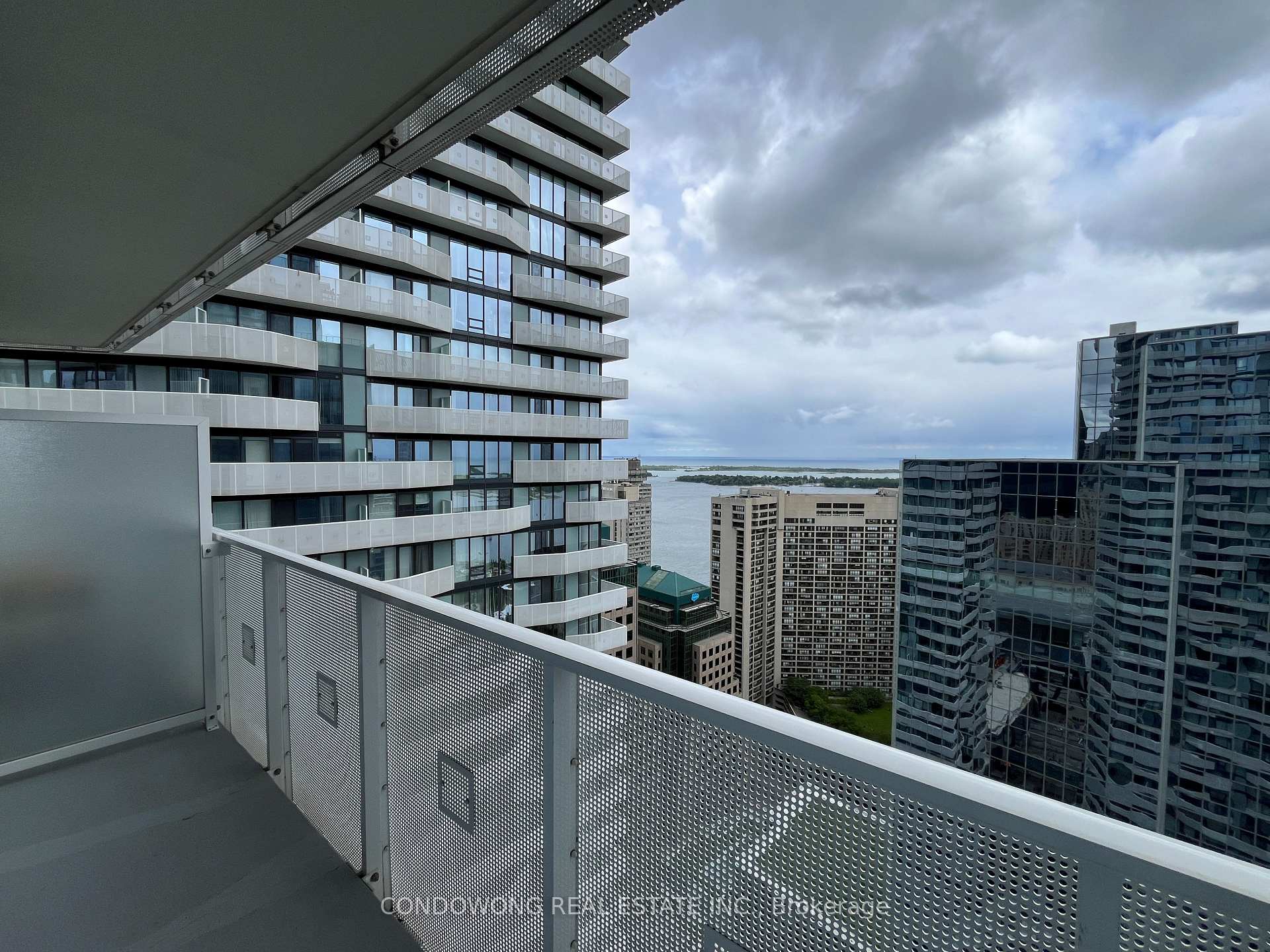 Photo 9 of Unit 4108, 100 Harbour Street, Toronto, Waterfront Communities — HOMEH