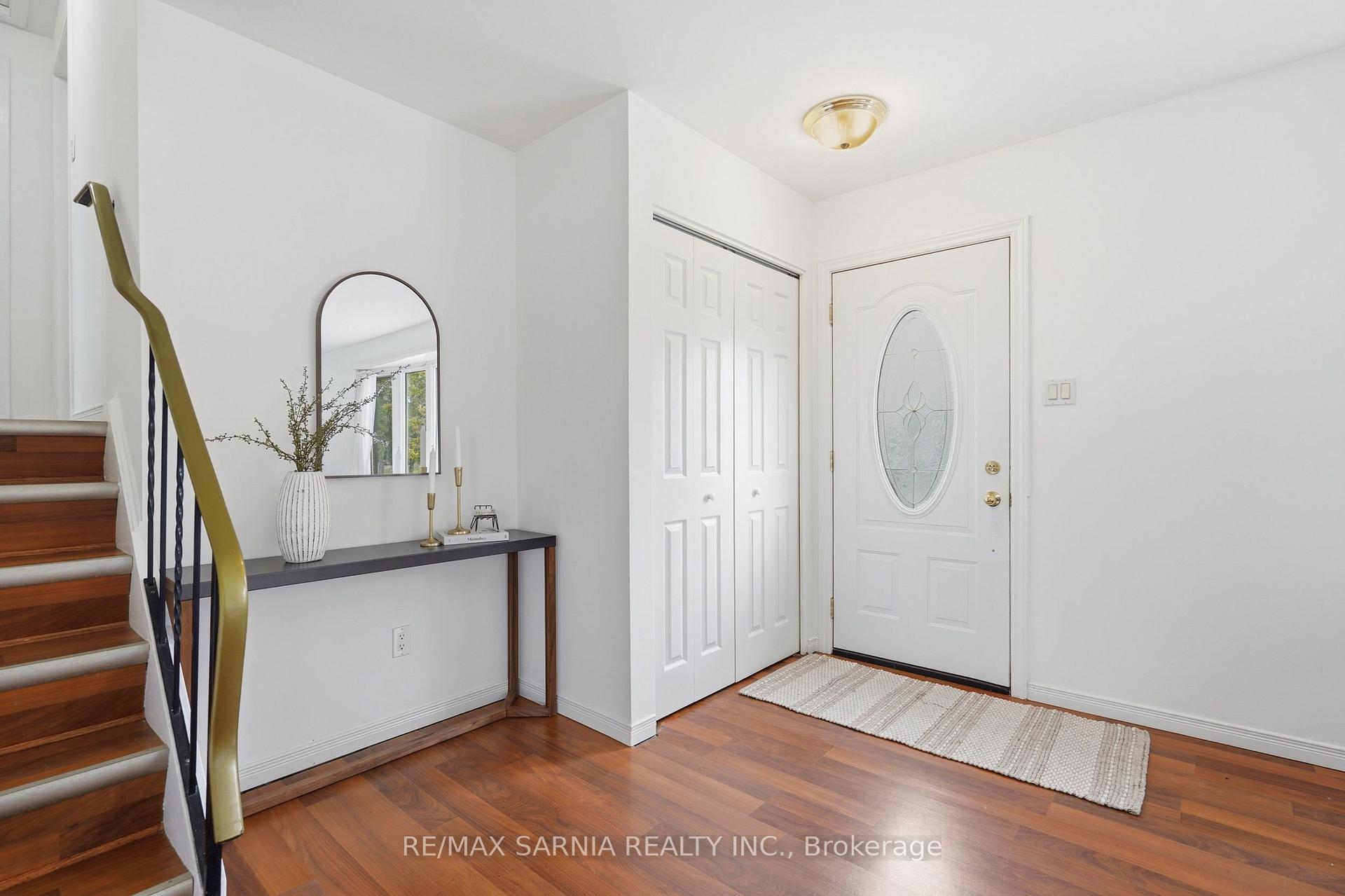 Photo 5 of 159 Estella Court, London, South O — HOMEH