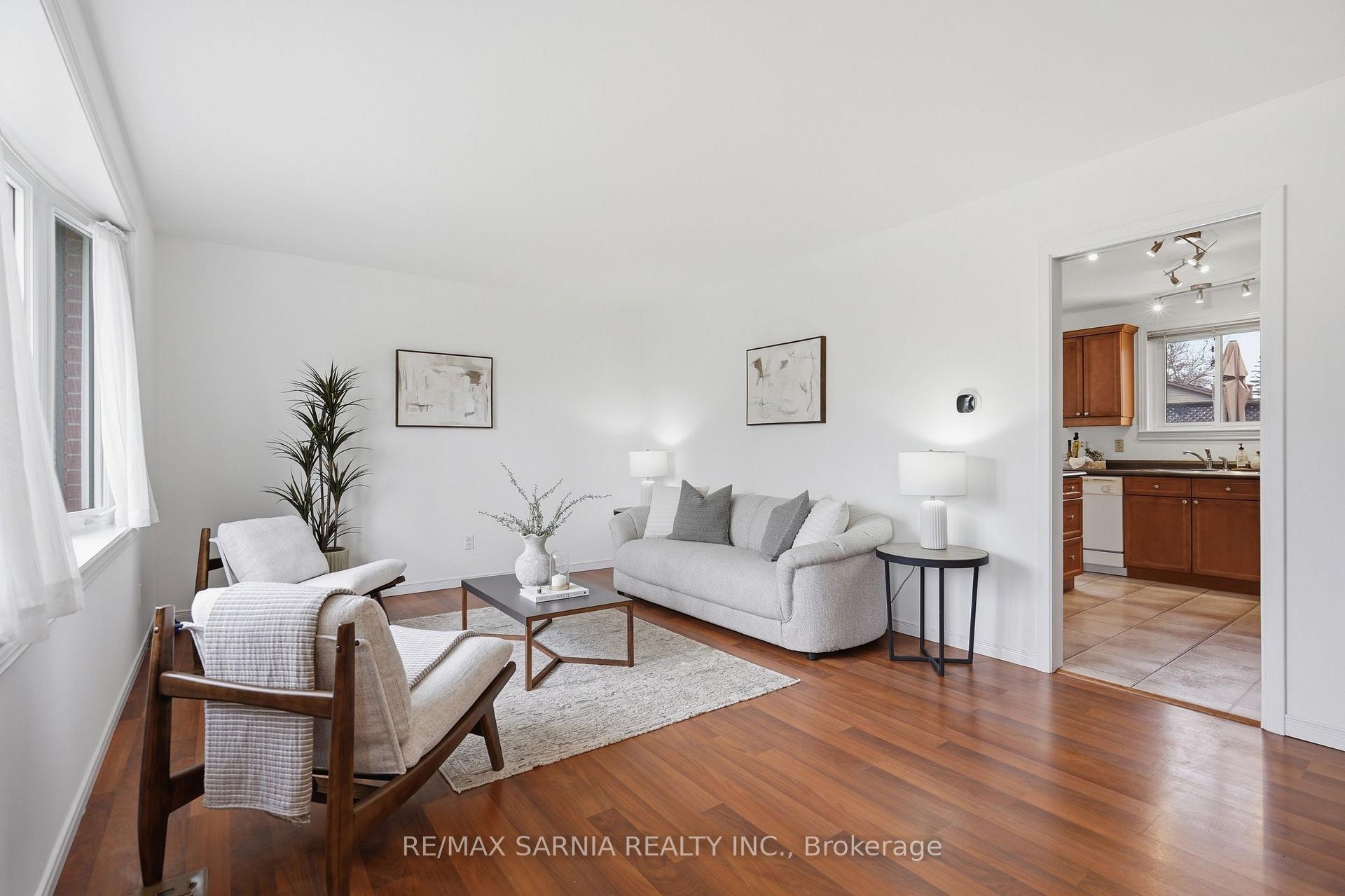 Photo 7 of 159 Estella Court, London, South O — HOMEH