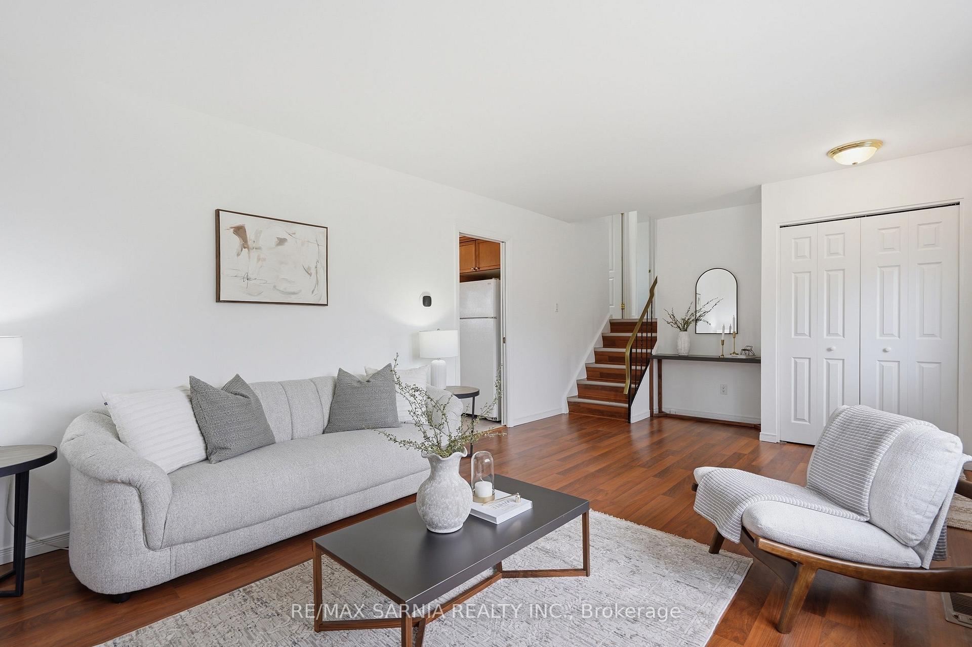 Photo 9 of 159 Estella Court, London, South O — HOMEH