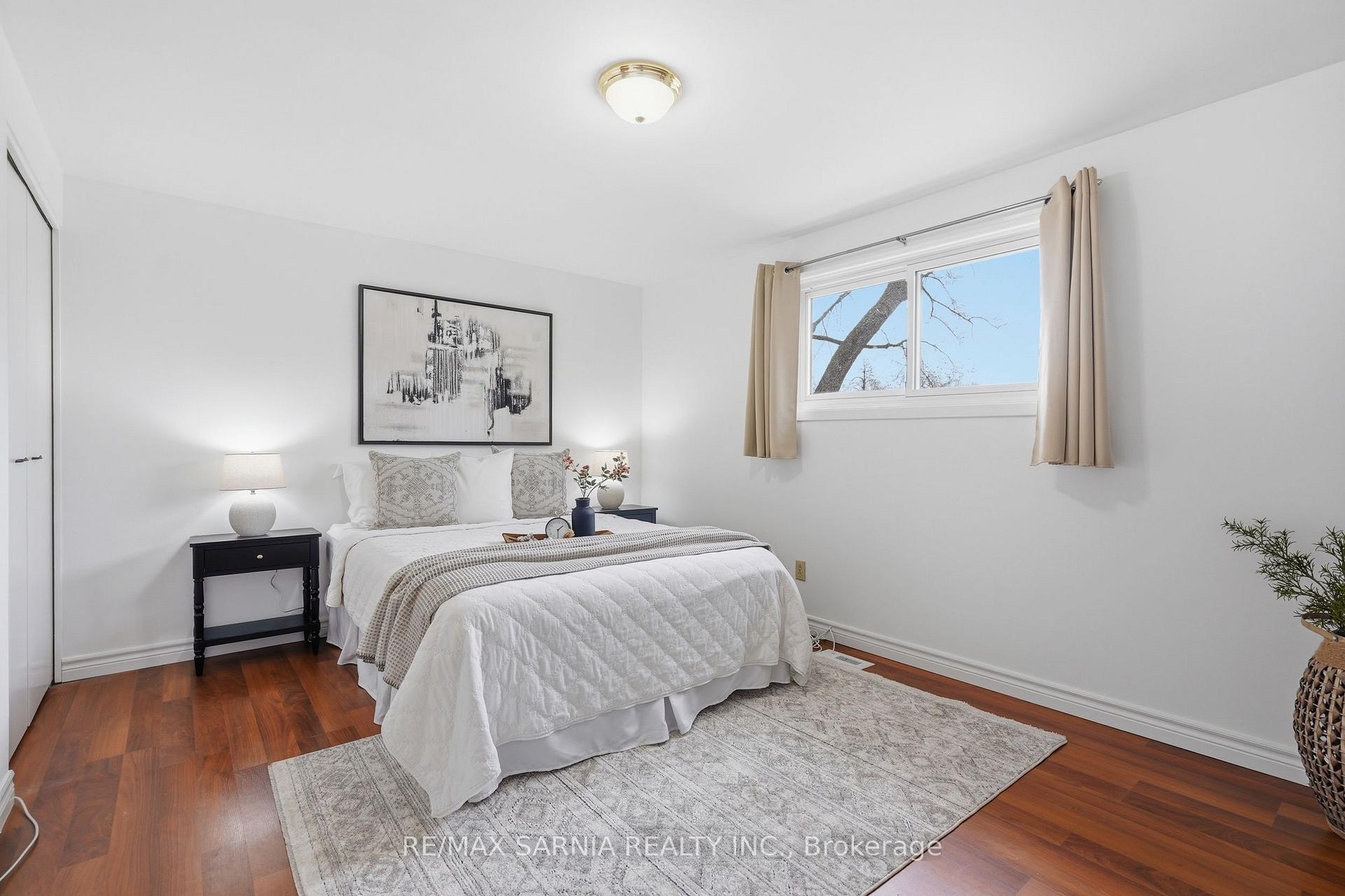 Photo 17 of 159 Estella Court, London, South O — HOMEH