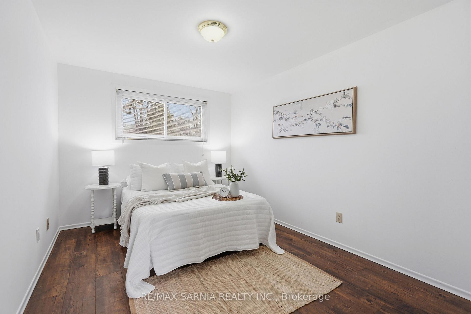 Photo 20 of 159 Estella Court, London, South O — HOMEH