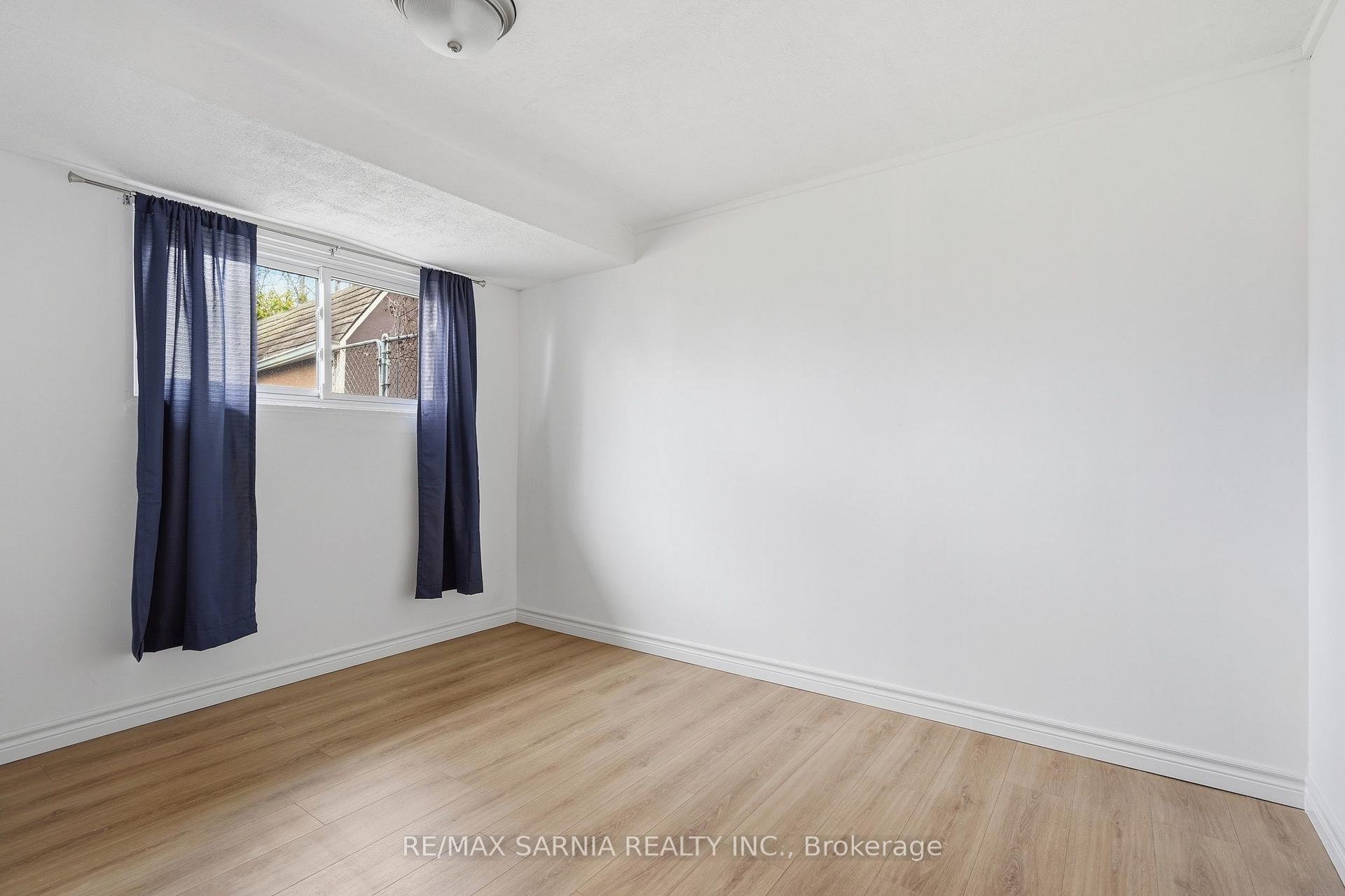 Photo 24 of 159 Estella Court, London, South O — HOMEH