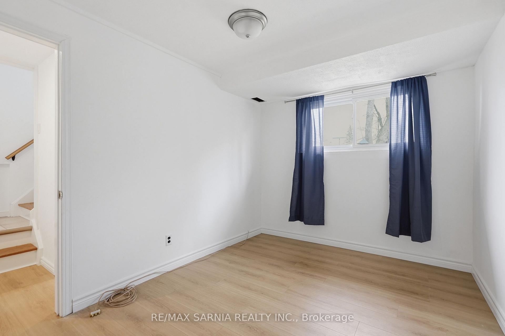 Photo 25 of 159 Estella Court, London, South O — HOMEH