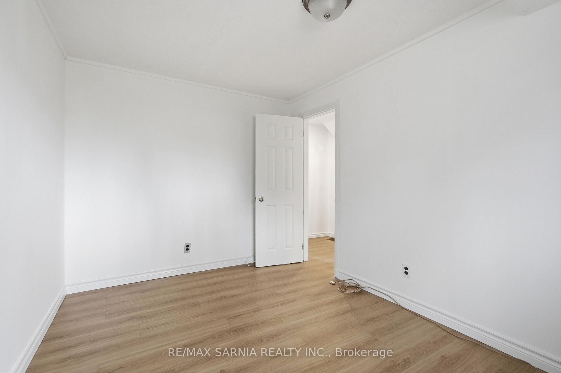 Photo 26 of 159 Estella Court, London, South O — HOMEH