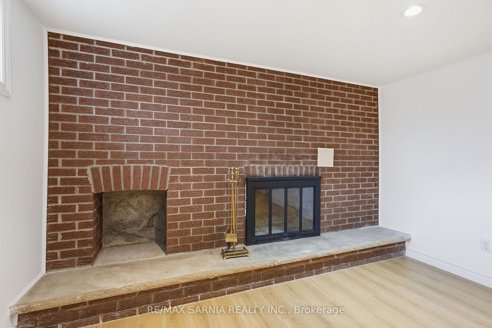 Photo 31 of 159 Estella Court, London, South O — HOMEH
