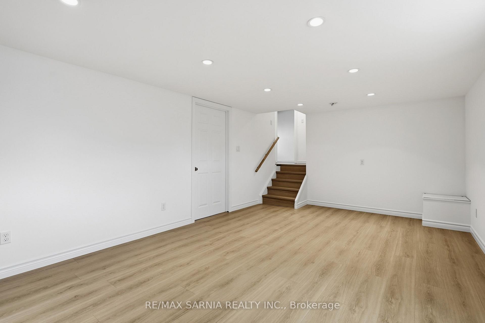 Photo 32 of 159 Estella Court, London, South O — HOMEH