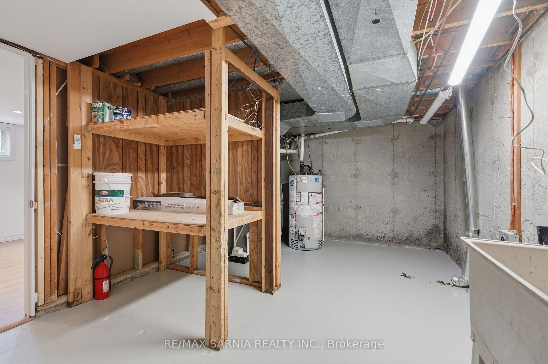 Photo 33 of 159 Estella Court, London, South O — HOMEH