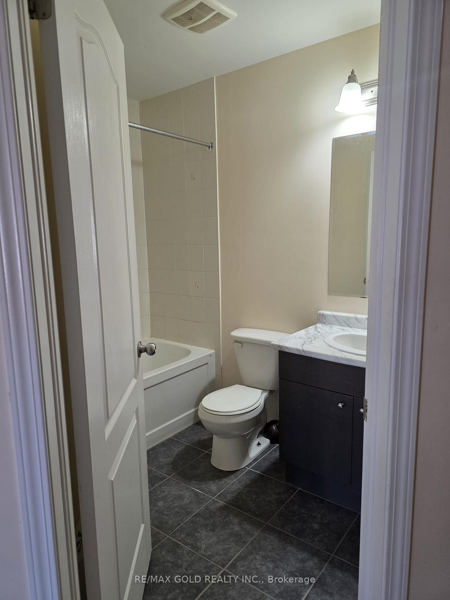 Photo 8 of 18 Arnprior Road, Brampton, Northwest Brampton — HOMEH