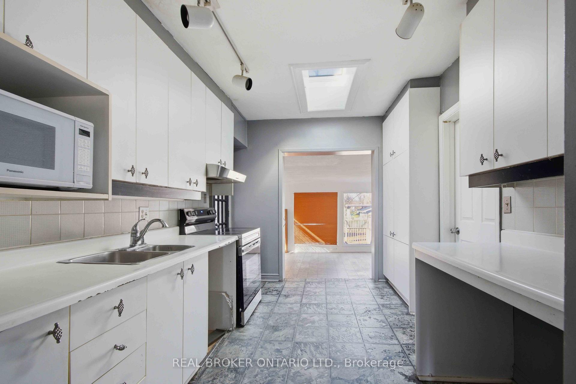 Photo 9 of 250 Macdonald Avenue, Belleville, Belleville Ward — HOMEH