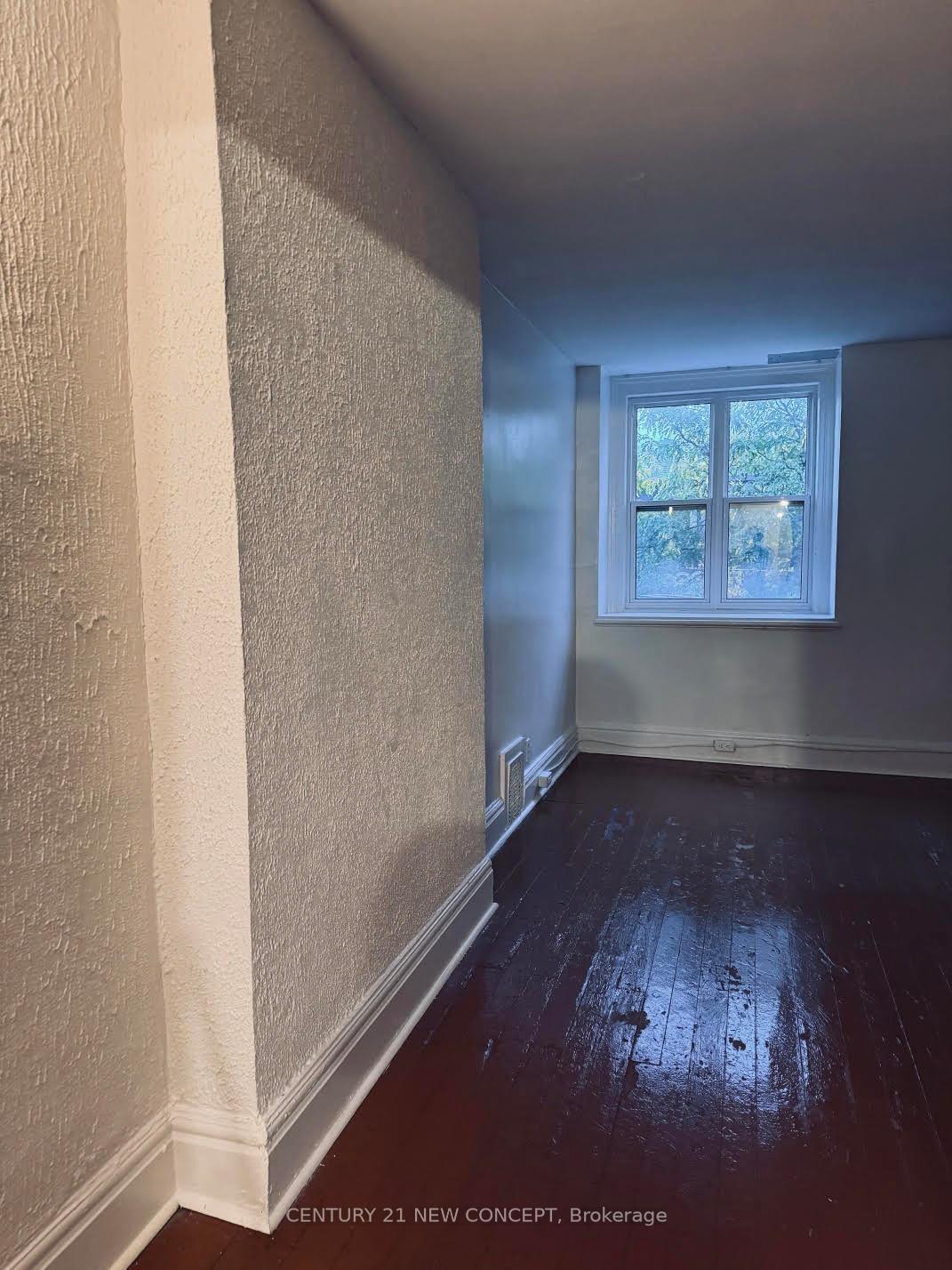 Front of Unit Upper Level, 585 Parliament Street