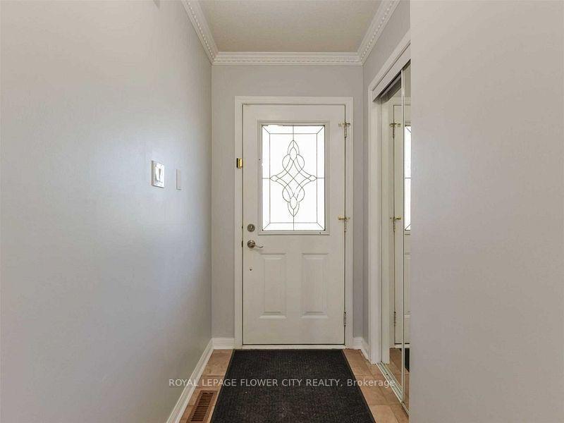 Photo 3 of 43 Garibaldi Drive, Brampton, Fletcher's Meadow — HOMEH