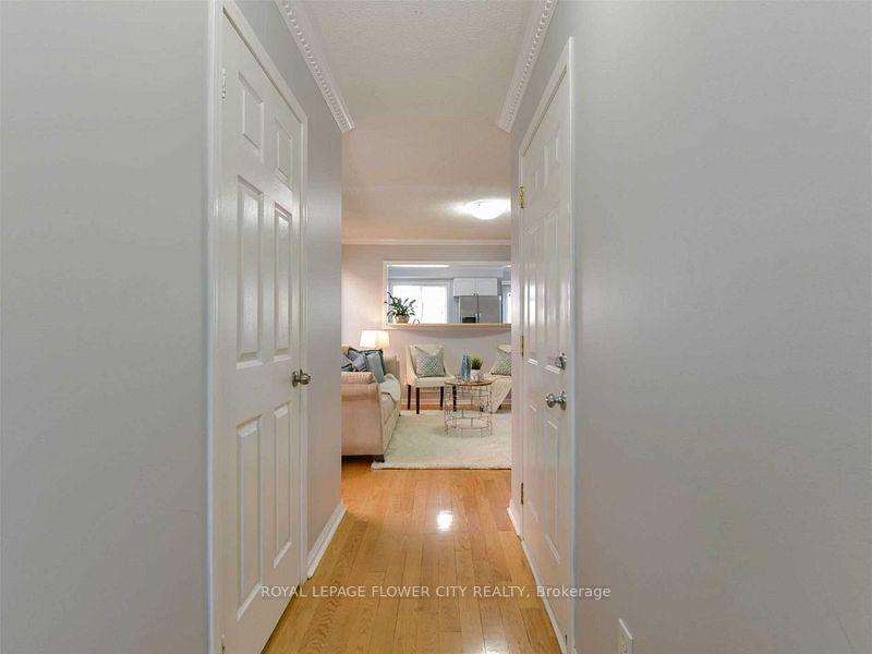 Photo 4 of 43 Garibaldi Drive, Brampton, Fletcher's Meadow — HOMEH
