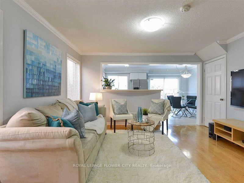 Photo 5 of 43 Garibaldi Drive, Brampton, Fletcher's Meadow — HOMEH