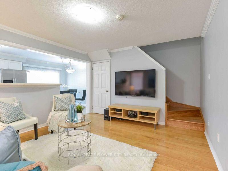 Photo 6 of 43 Garibaldi Drive, Brampton, Fletcher's Meadow — HOMEH