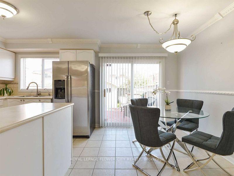 Photo 8 of 43 Garibaldi Drive, Brampton, Fletcher's Meadow — HOMEH