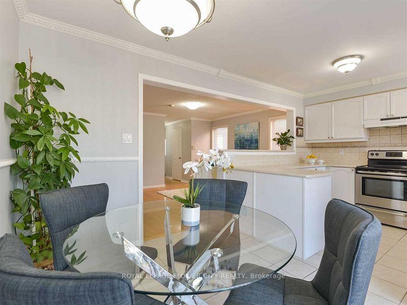 Photo 10 of 43 Garibaldi Drive, Brampton, Fletcher's Meadow — HOMEH