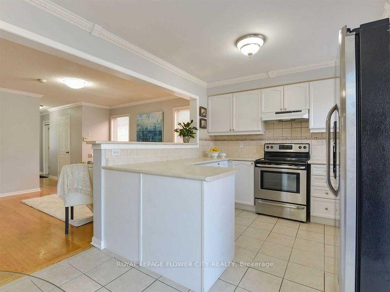 Photo 11 of 43 Garibaldi Drive, Brampton, Fletcher's Meadow — HOMEH
