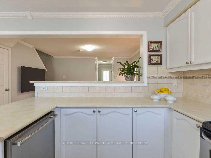 Photo 12 of 43 Garibaldi Drive, Brampton, Fletcher's Meadow — HOMEH