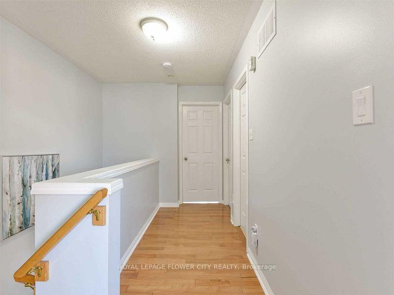 Photo 15 of 43 Garibaldi Drive, Brampton, Fletcher's Meadow — HOMEH