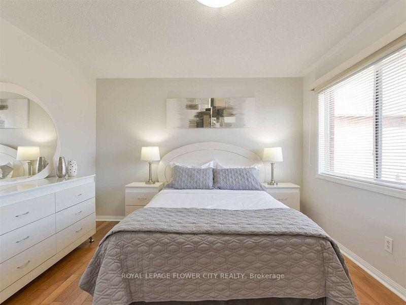 Photo 17 of 43 Garibaldi Drive, Brampton, Fletcher's Meadow — HOMEH