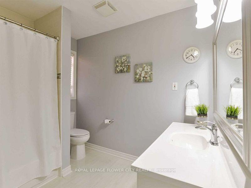Photo 18 of 43 Garibaldi Drive, Brampton, Fletcher's Meadow — HOMEH