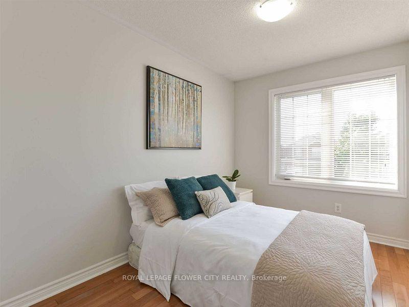 Photo 20 of 43 Garibaldi Drive, Brampton, Fletcher's Meadow — HOMEH