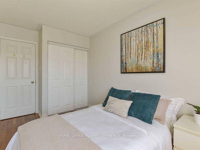 Photo 21 of 43 Garibaldi Drive, Brampton, Fletcher's Meadow — HOMEH