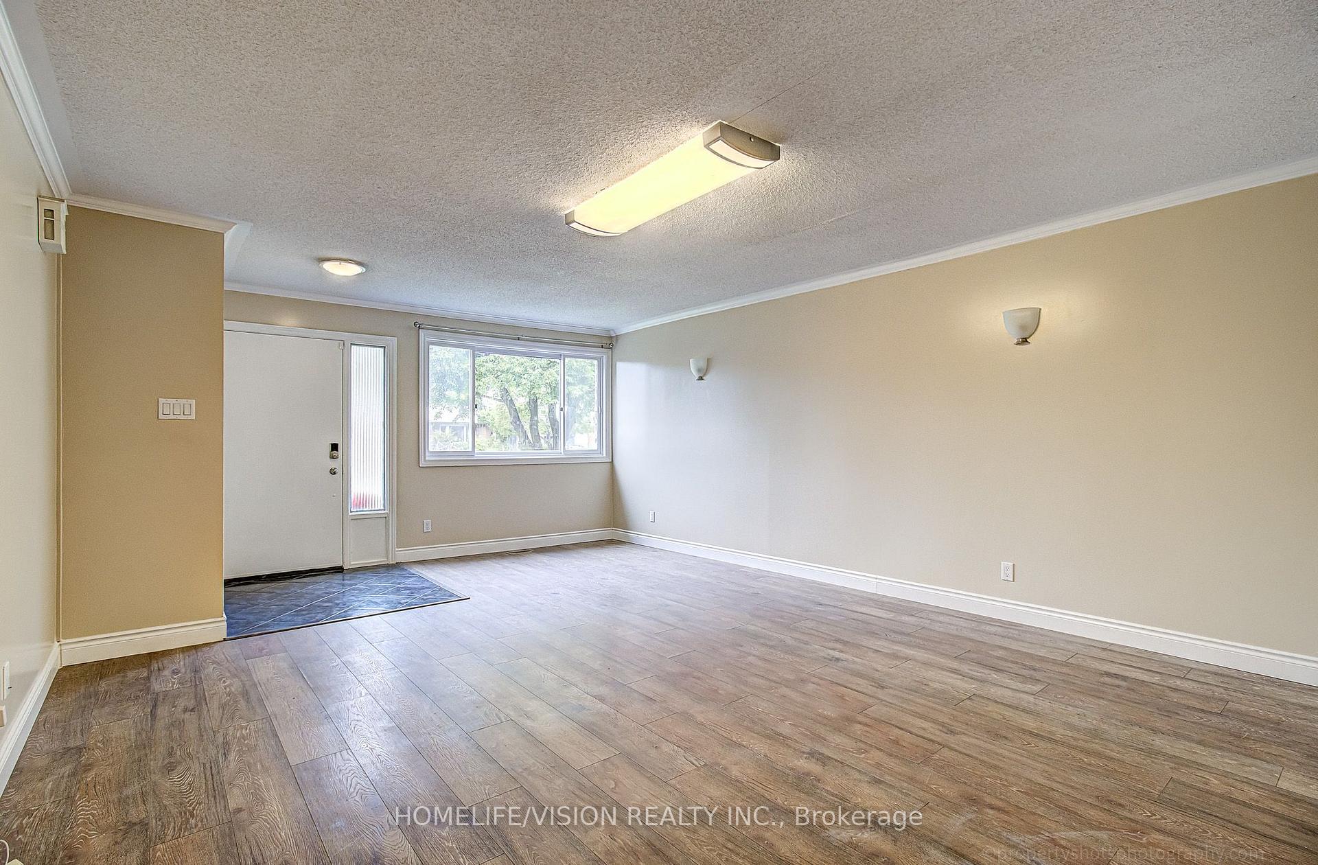 Photo 3 of 25 Radcliffe Drive, Kitchener, Country Hills West — HOMEH