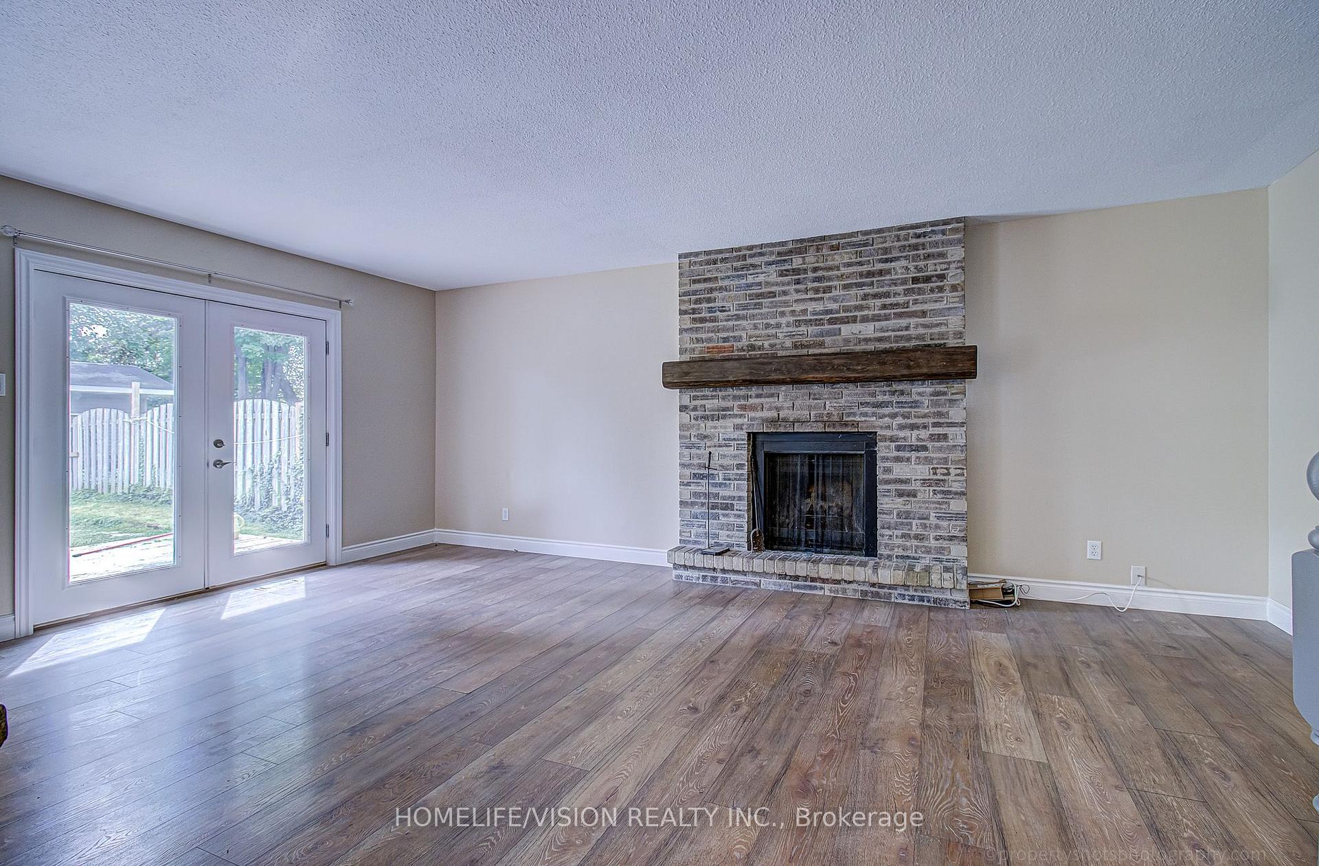 Photo 6 of 25 Radcliffe Drive, Kitchener, Country Hills West — HOMEH