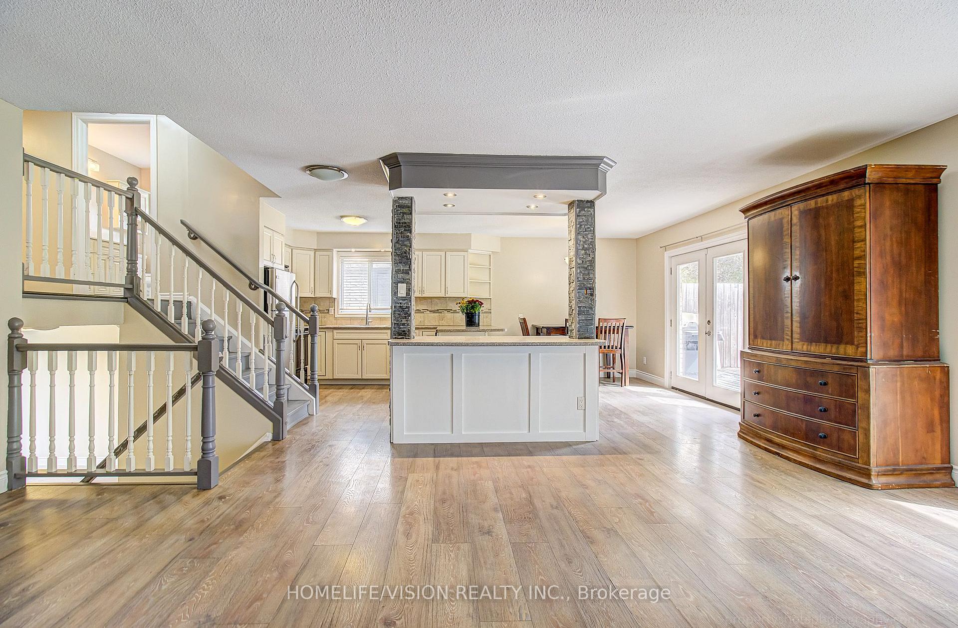 Photo 8 of 25 Radcliffe Drive, Kitchener, Country Hills West — HOMEH