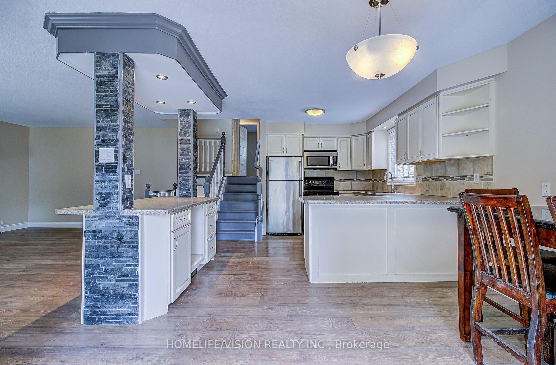 Photo 9 of 25 Radcliffe Drive, Kitchener, Country Hills West — HOMEH