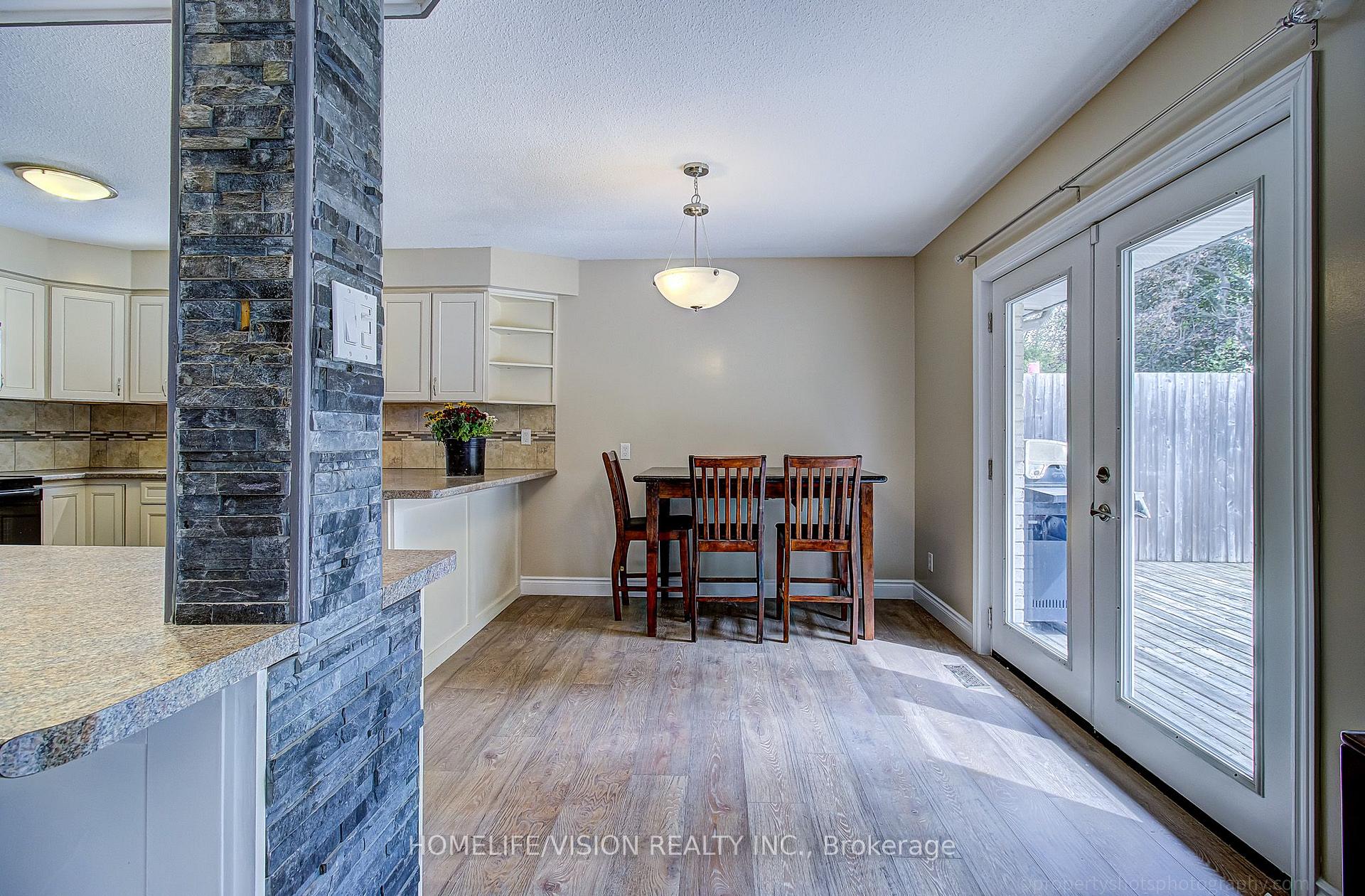 Photo 10 of 25 Radcliffe Drive, Kitchener, Country Hills West — HOMEH