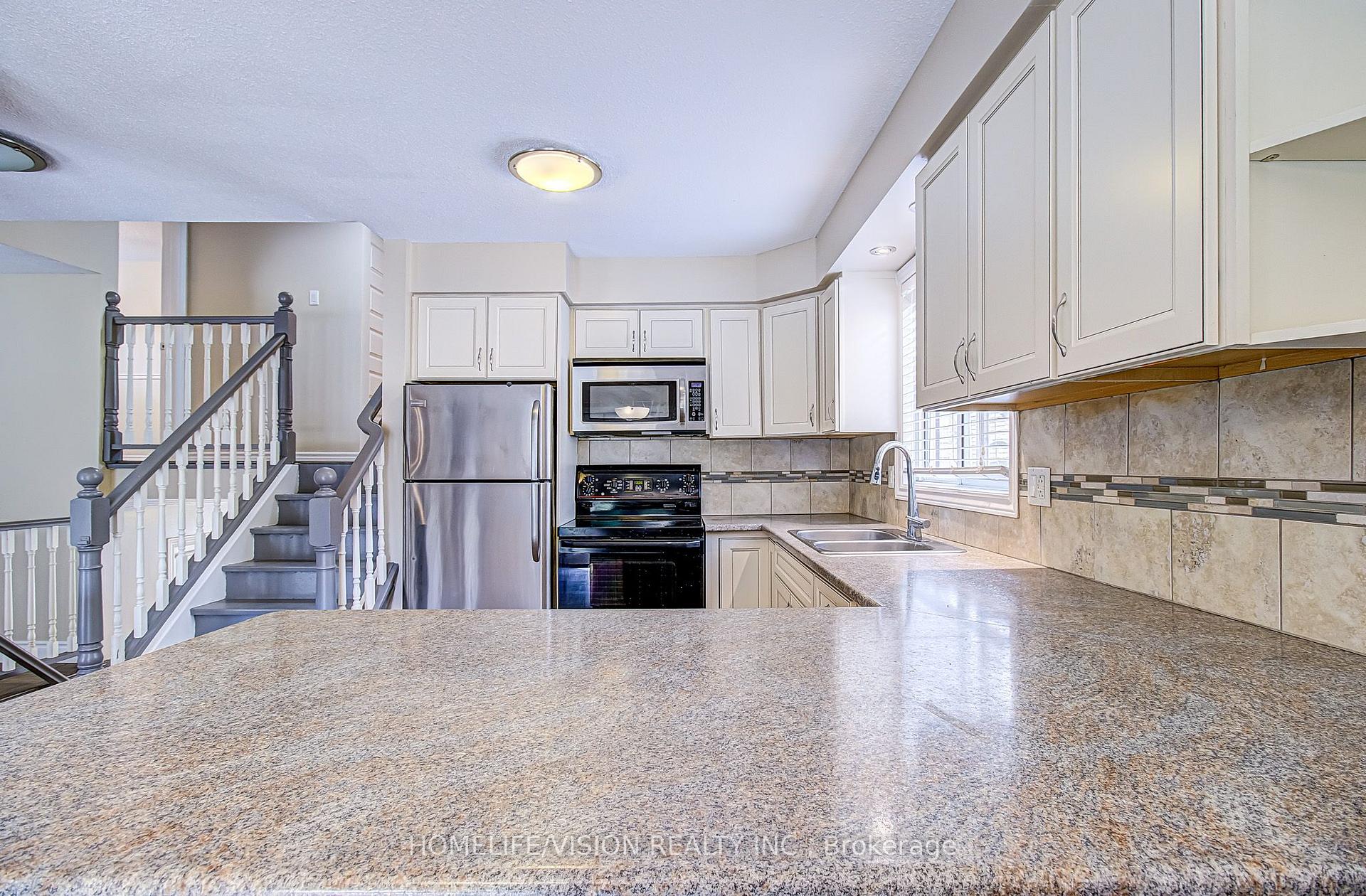Photo 12 of 25 Radcliffe Drive, Kitchener, Country Hills West — HOMEH