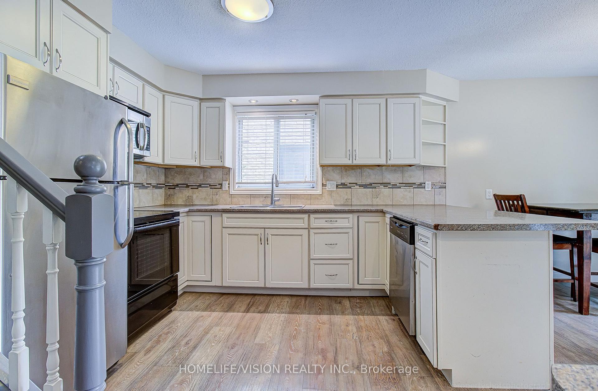 Photo 14 of 25 Radcliffe Drive, Kitchener, Country Hills West — HOMEH