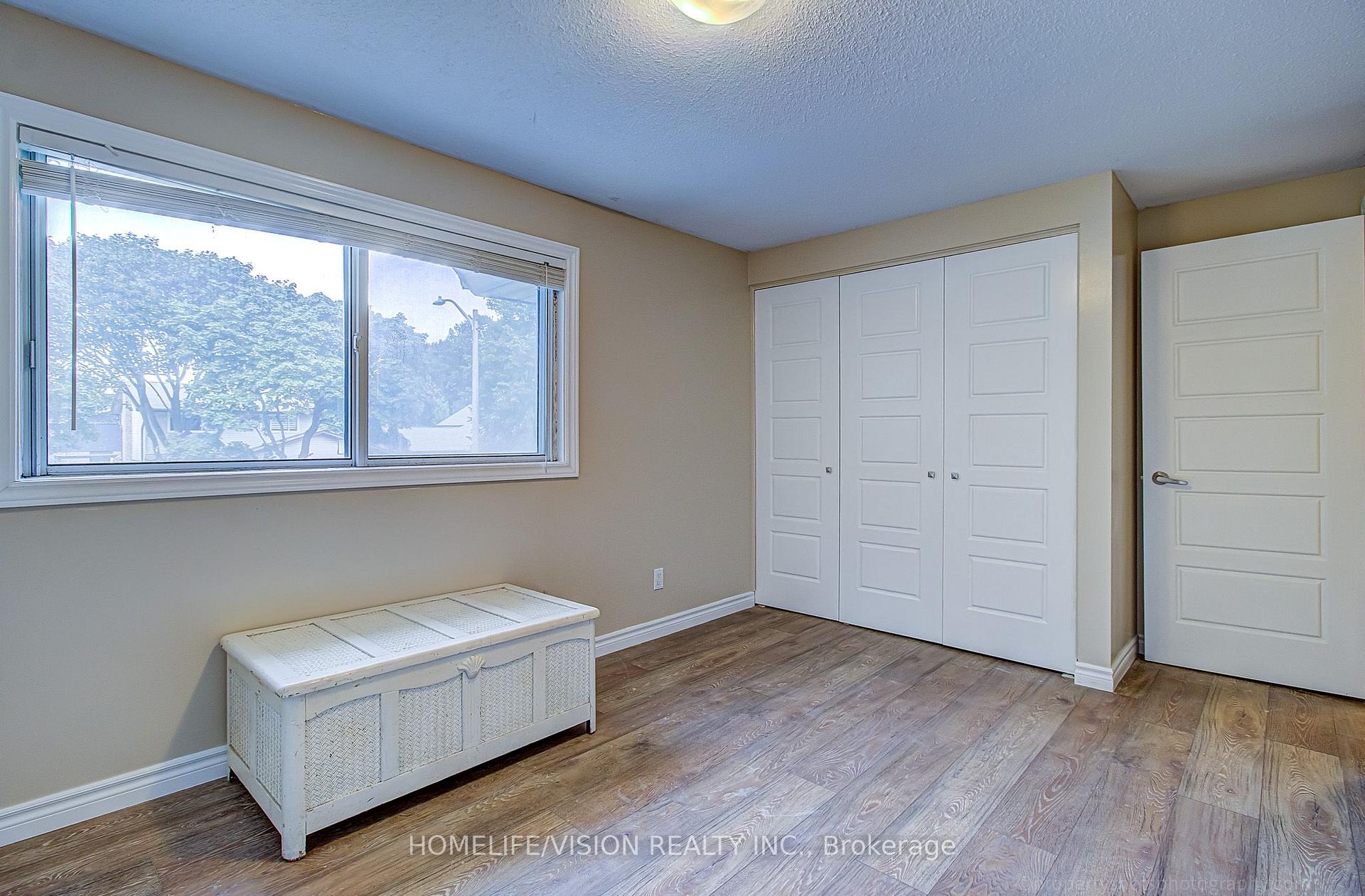 Photo 17 of 25 Radcliffe Drive, Kitchener, Country Hills West — HOMEH